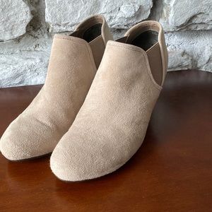 VANELi - Ankle Booties - Size 8.5 - Womens - Camel/Taupe - preowned